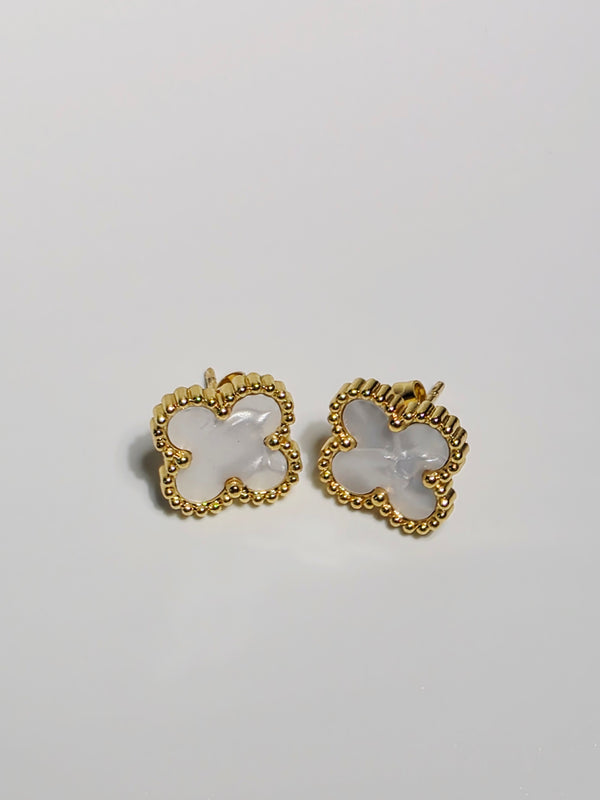 White Floral Jewelry Set