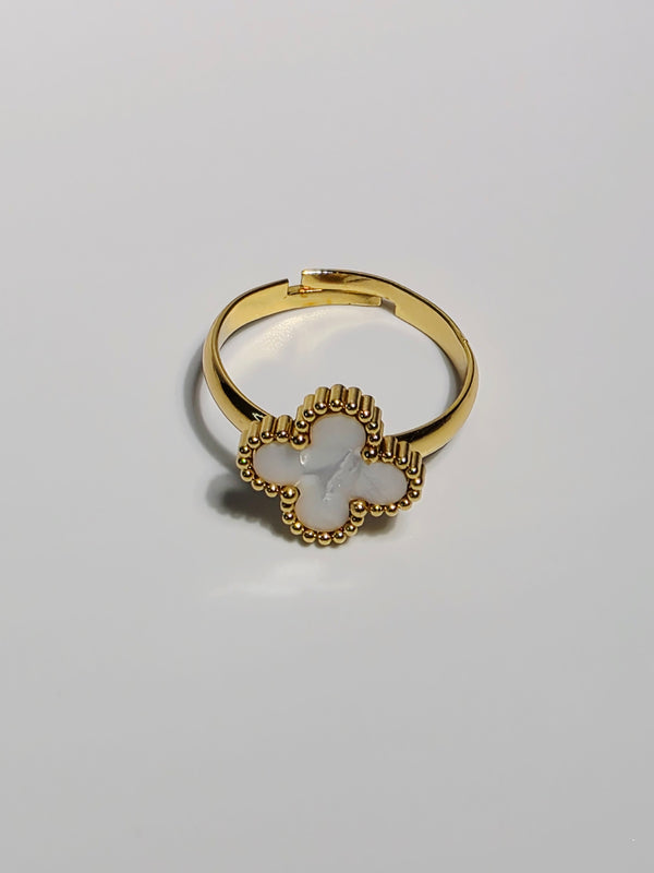 White Floral Jewelry Set