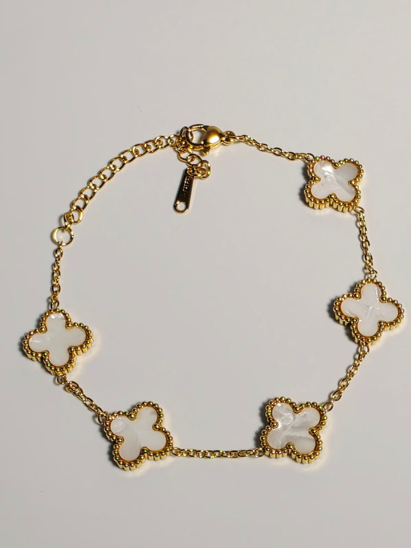 White Floral Jewelry Set