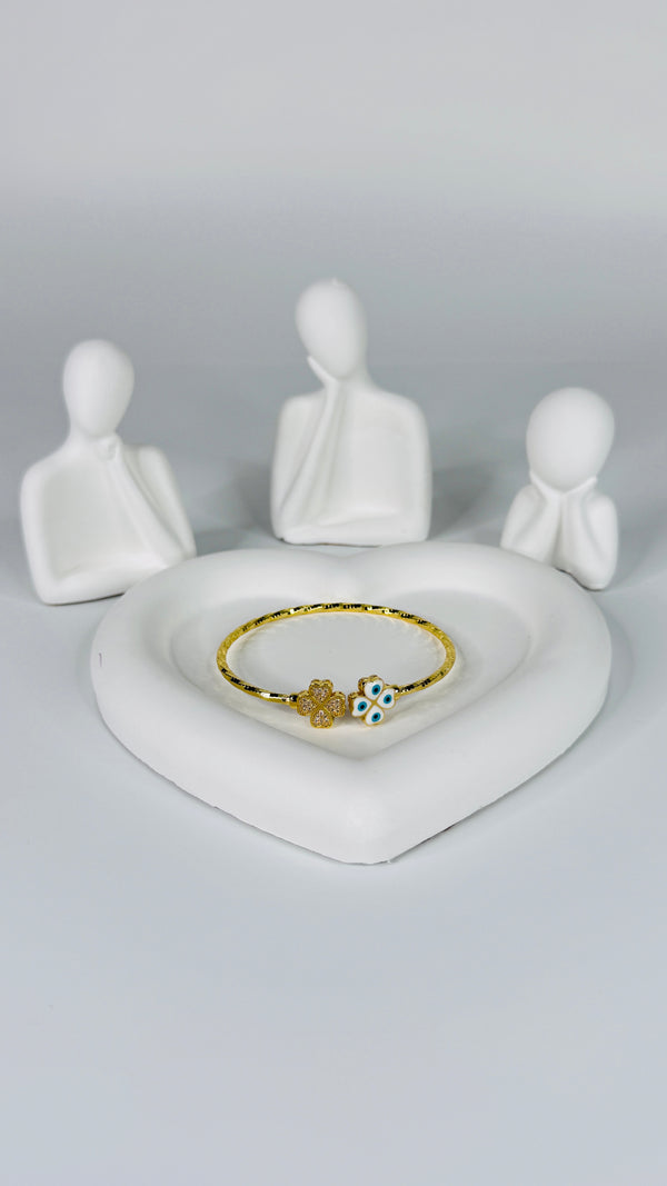 Elegant Gold-Plated Flower Bracelet