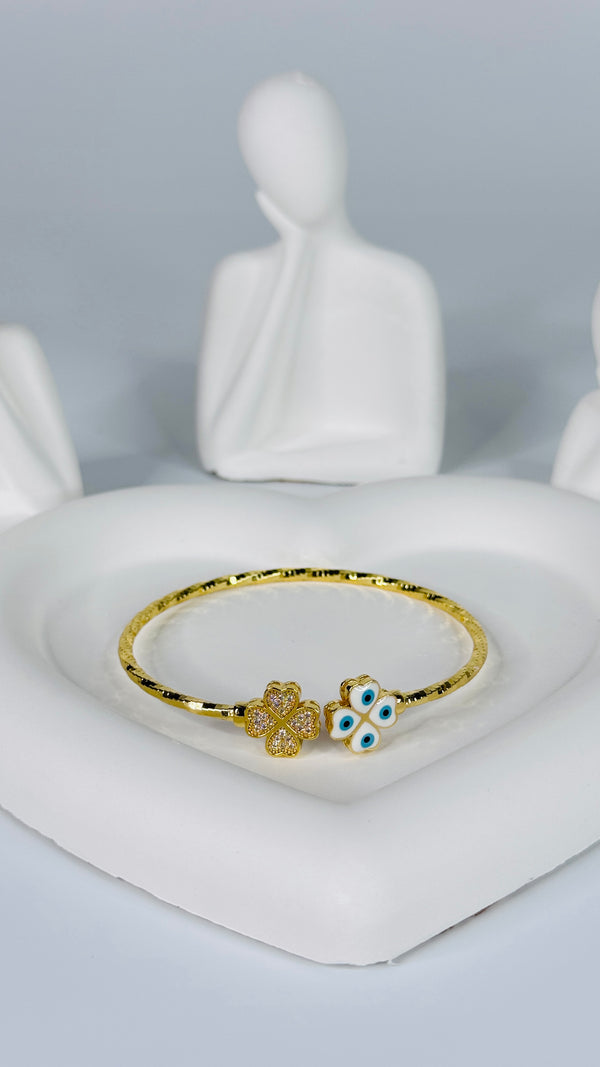 Elegant Gold-Plated Flower Bracelet