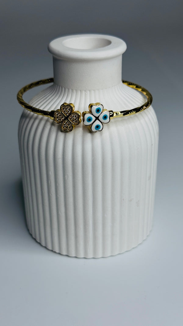 Elegant Gold-Plated Flower Bracelet